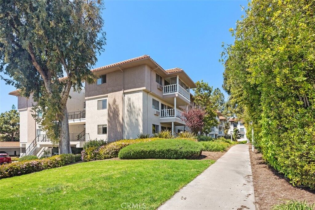 Property Photo:  969 Calle Aragon 1B  CA 92637 