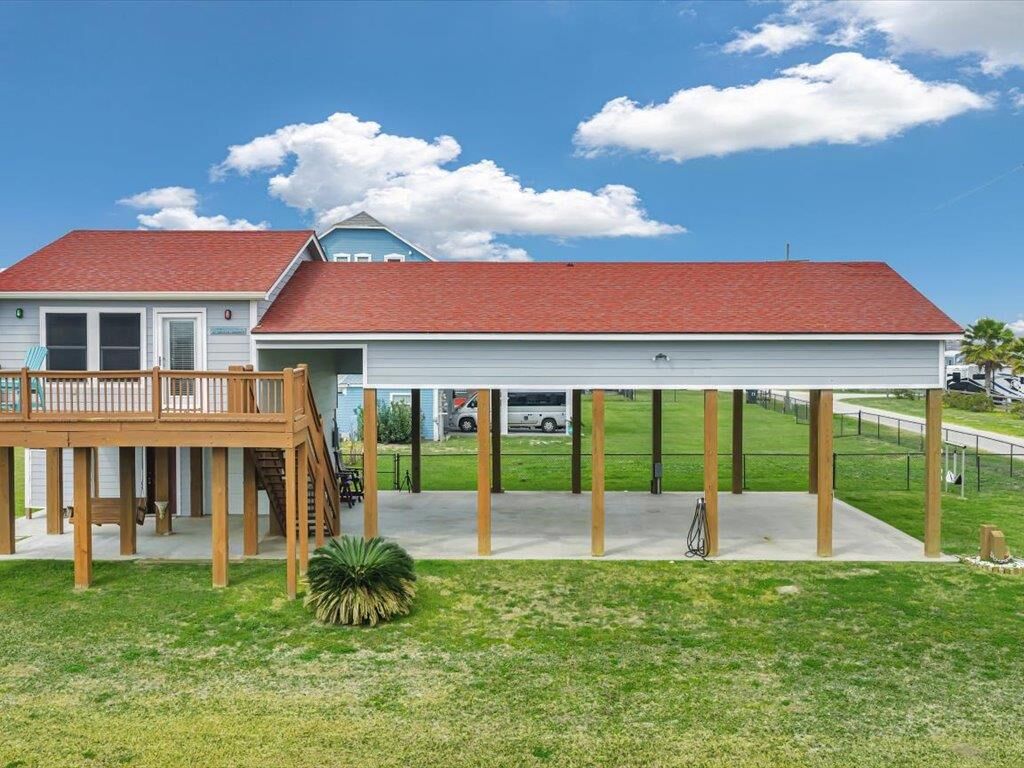 Property Photo:  979 Sea Spray Drive  TX 77650 