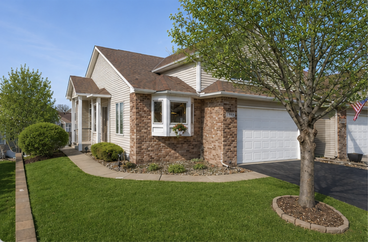 Property Photo:  14313 Savanna Oaks Drive  MN 55378 