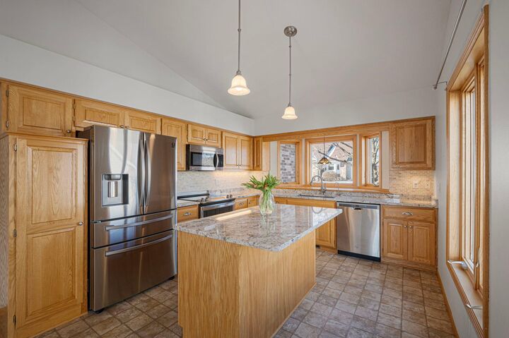 Property Photo:  14313 Savanna Oaks Drive  MN 55378 
