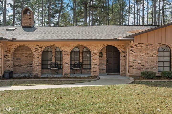 Property Photo:  6831 North Park Lane  LA 71107 