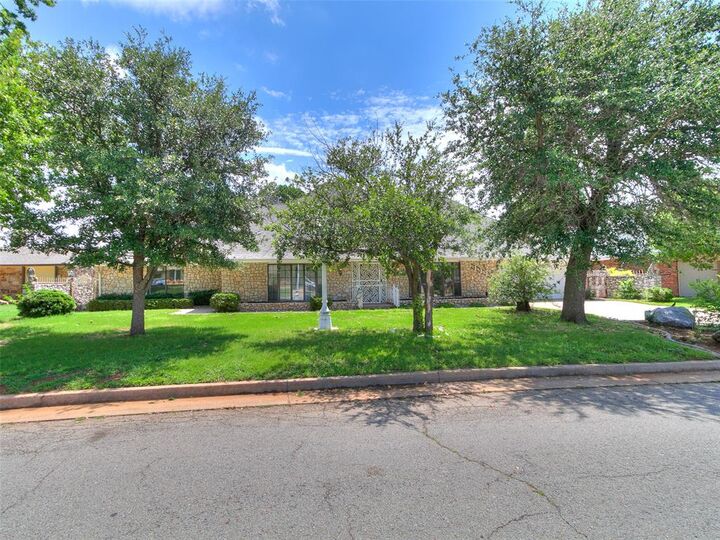 Property Photo:  11132 Lakeridge Run  OK 73170 