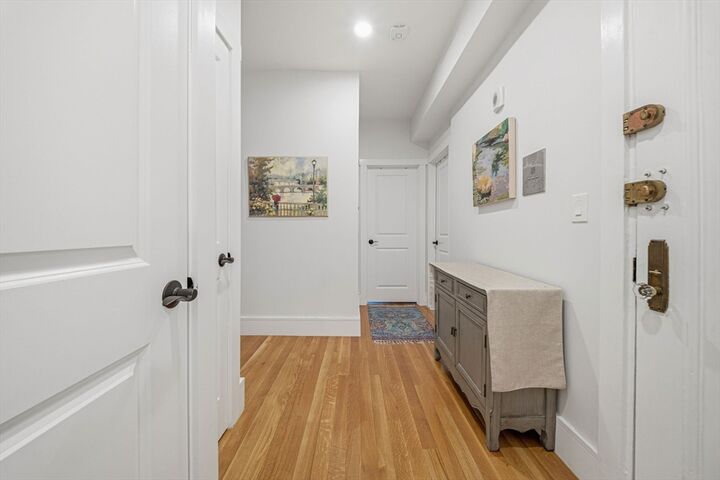 Property Photo:  286 Beacon 2  MA 02116 