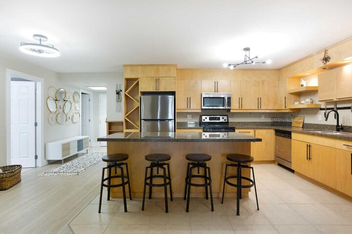 350 4 Avenue NE 102 — photo 1