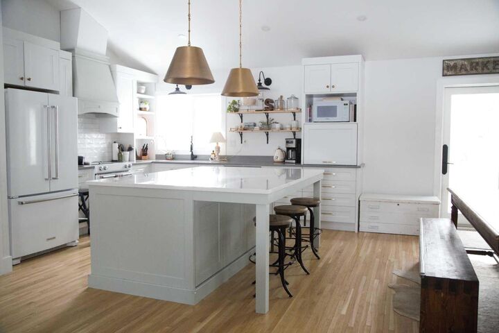 Property Photo:  64 Hartford Road NW  AB T2K 2A5 