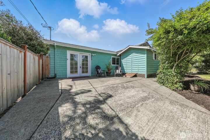 Property Photo:  805  36th Street  WA 98221 