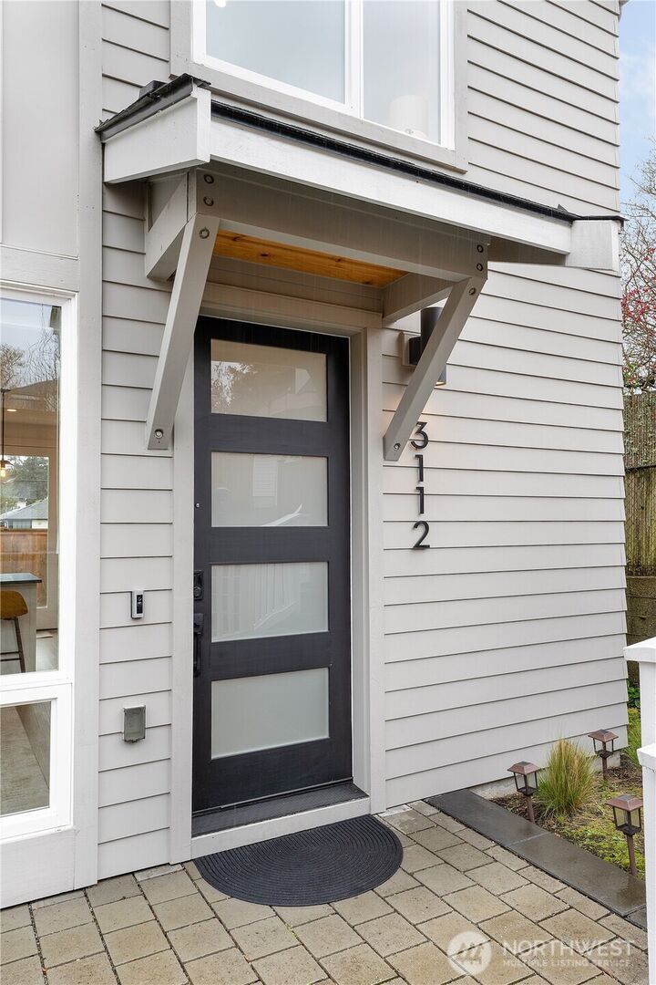 Property Photo:  3112 W Raye Street  WA 98199 