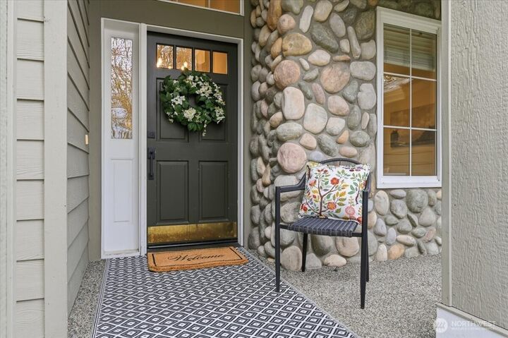 Property Photo:  385 SE 12th Place  WA 98045 