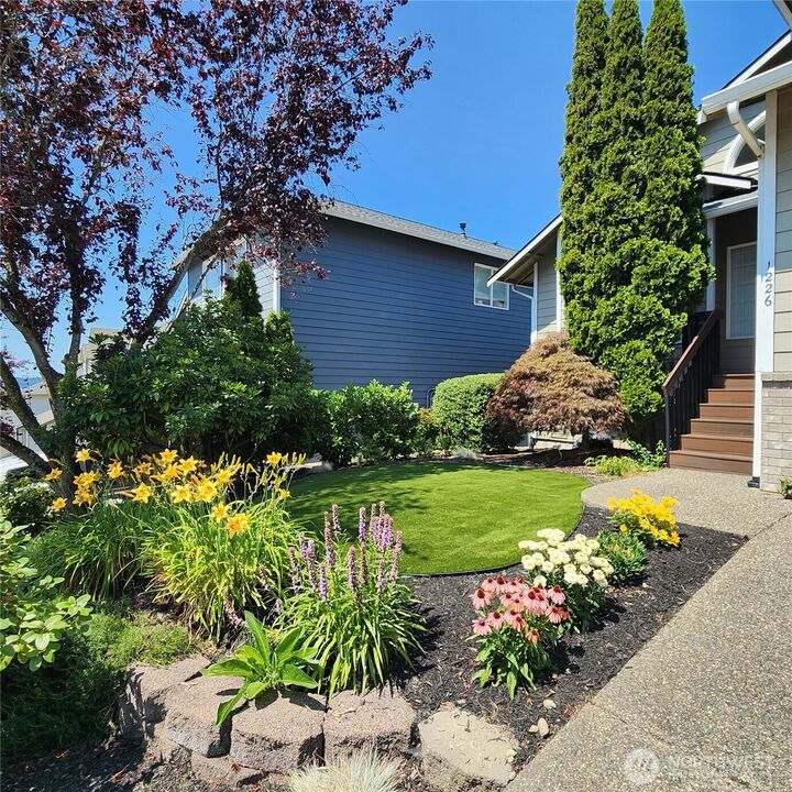 Property Photo:  1226 S 35th Street  WA 98055 