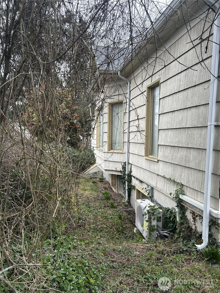 Property Photo: 3946 S Edmunds Street WA 98118