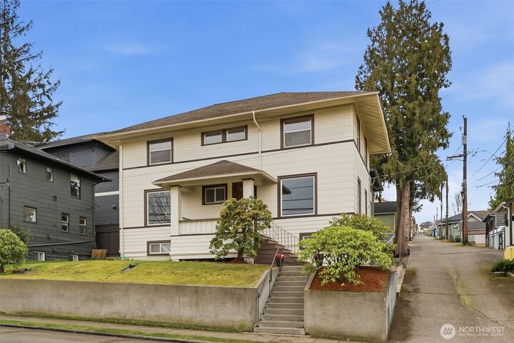 Property Photo:  209 W McGraw Street  WA 98119 