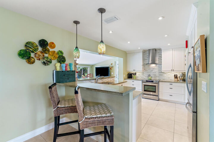 Property Photo:  500 NE 28th Drive  FL 33334 