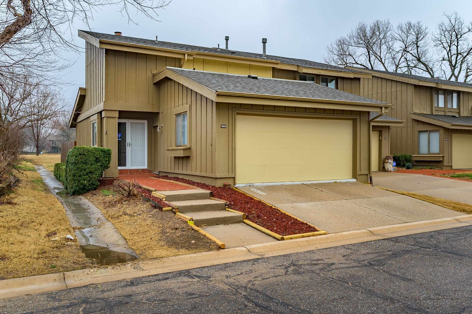 Photo de la propriété:  8201 E Harry St  KS 67207-4655 