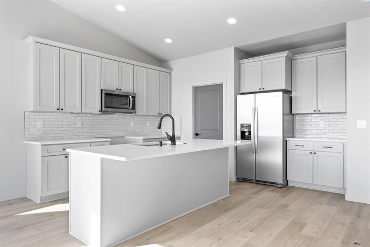 Property Photo:  2910 E Helena St  WA 99301 