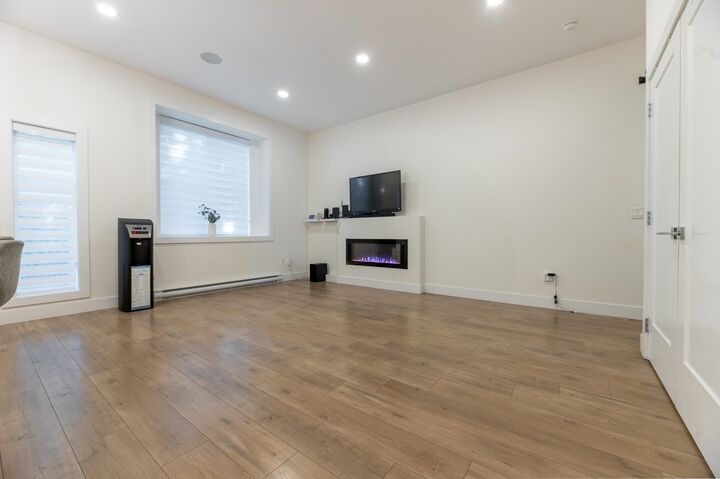 Property Photo: 5960 142nd Street 16 BC V3X 1C8