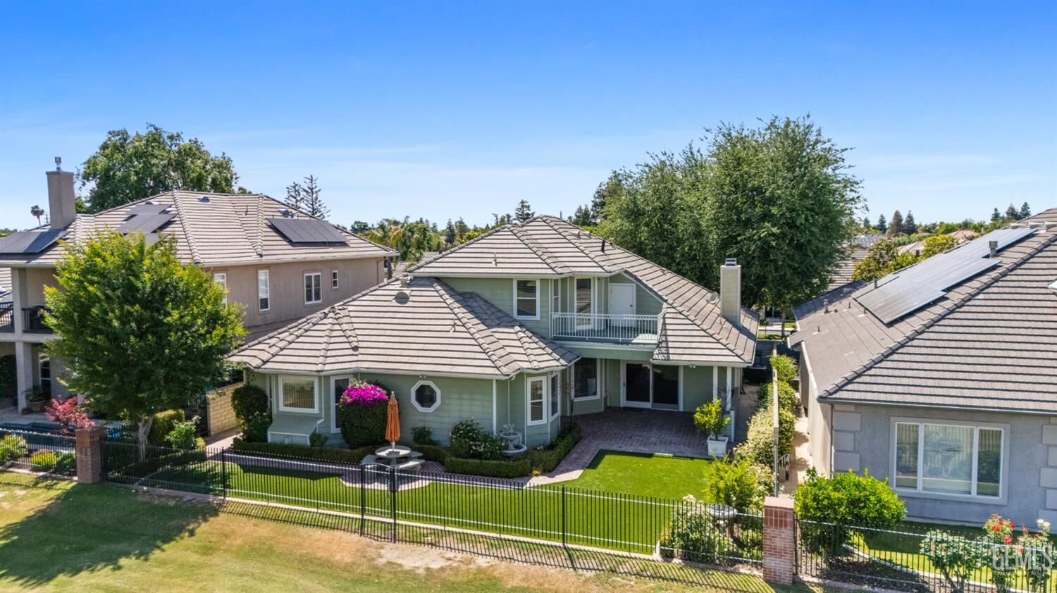 Property Photo:  1904 Wedgemont Place  CA 93311 