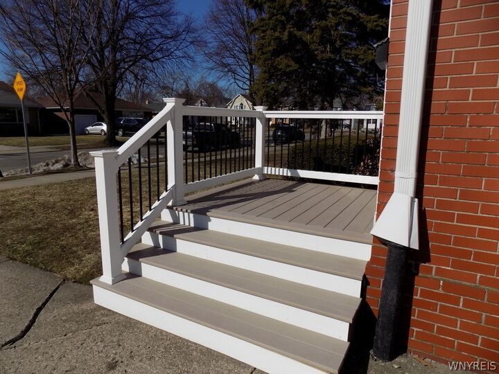 Property Photo:  83 Edge Park Avenue  NY 14216 