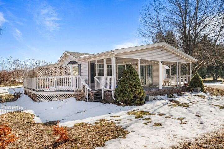 Property Photo: 1407 Breeze Way E NY 14108