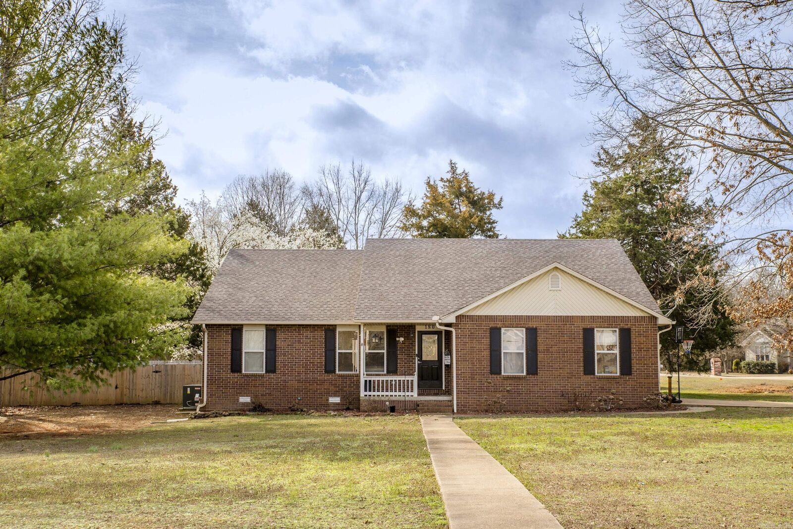 Property Photo:  180 Contemporary Drive  AR 72653 