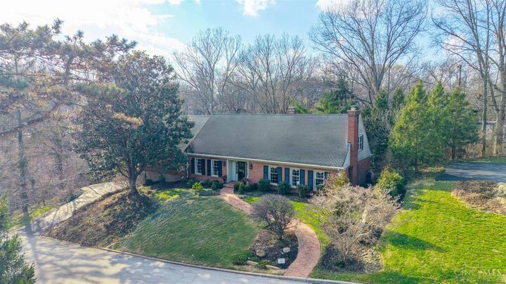 Property Photo:  2833 Grandin Hollow Lane  OH 45208 