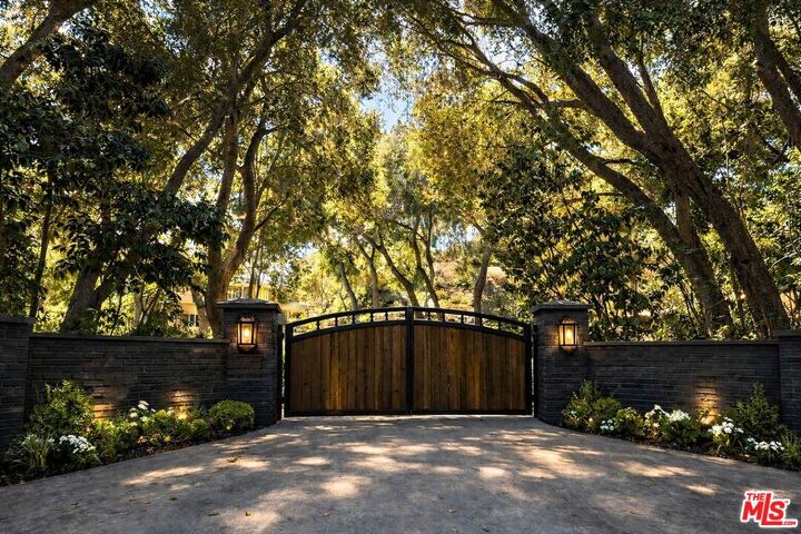 Property Photo:  730 Crater Camp Dr  CA 91302 