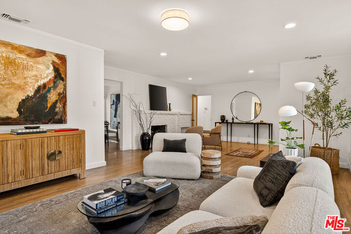 Property Photo:  456 Lincoln Blvd  CA 90402 