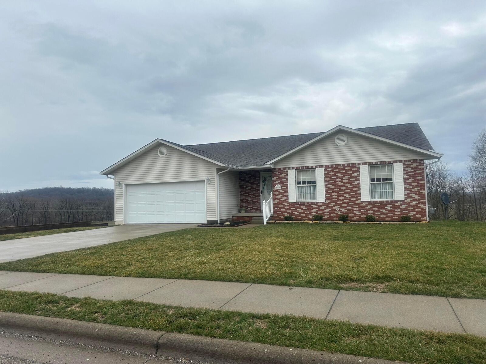 Property Photo: 846 Elizabeth Avenue OH 43138