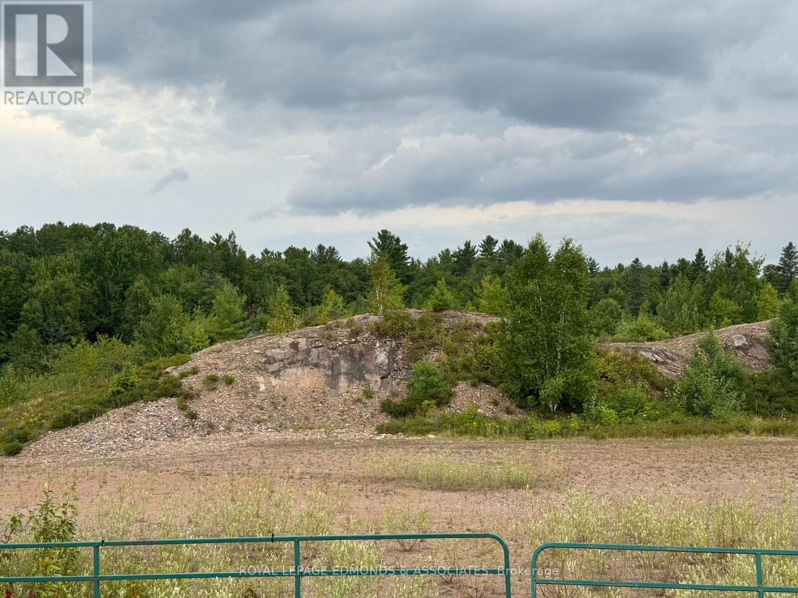 Property Photo:  705 Rantz Road  ON K8H 2W8 
