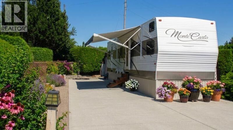 Property Photo:  415 Commonwealth Road 301  BC V4V 1P4 