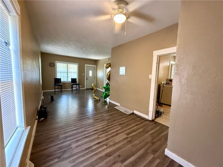 Property Photo:  1608 E Clay Street  IL 62521 