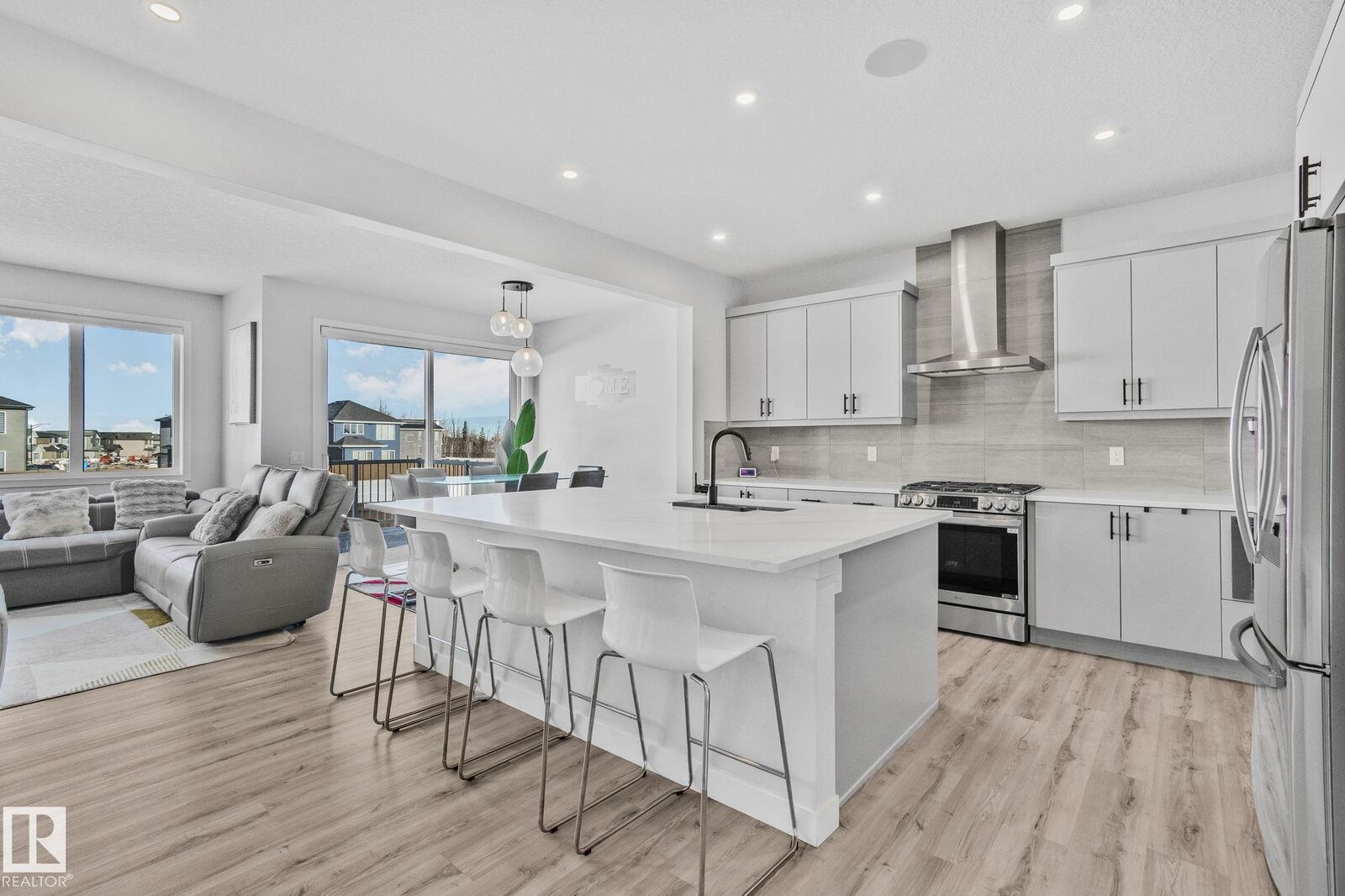 Property Photo: 15816 29 Avenue SW AB T5W 4X4