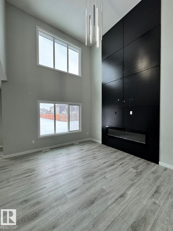 Property Photo:  17124 68 Street NW  AB T5Z 0W3 