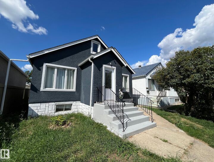 Property Photo:  9638 106 Avenue NW  AB T5H 0N4 