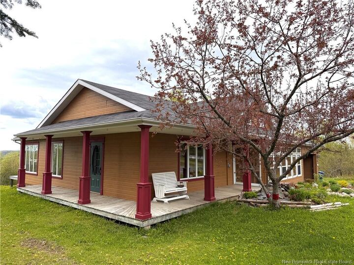 648 Toussaint Road — photo 1