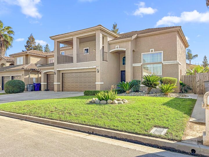Property Photo:  5811 W Cromwell Avenue  CA 93722 