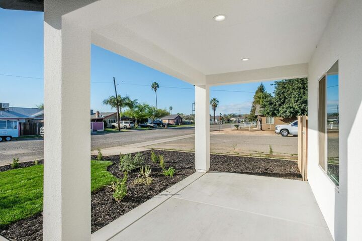 Property Photo:  502 9th St  CA 93646 