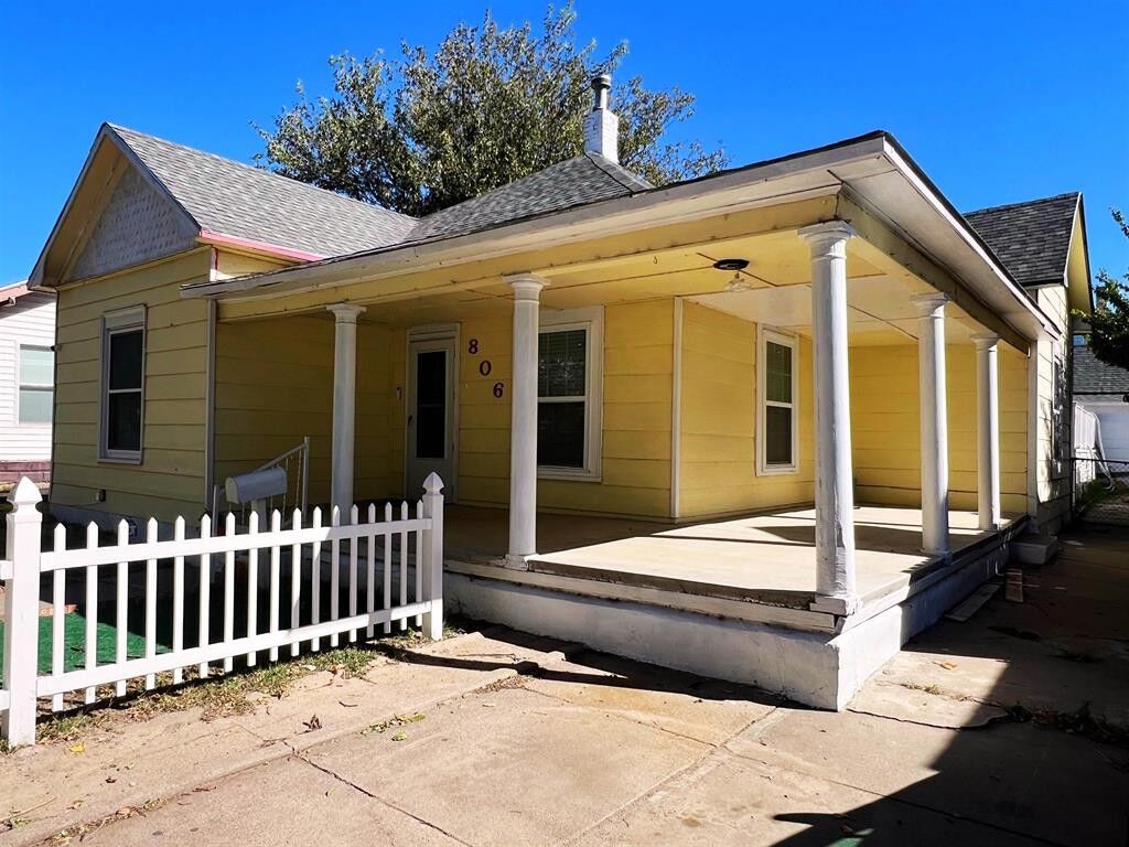 Property Photo:  806 3rd Avenue  KS 67801 