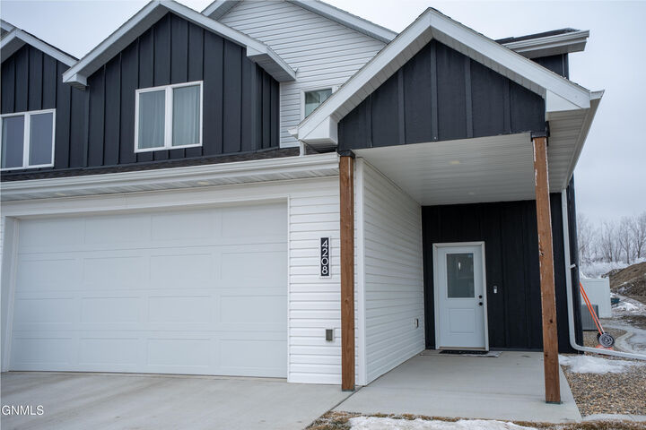Property Photo:  4208 Silver Boulevard  ND 58503 