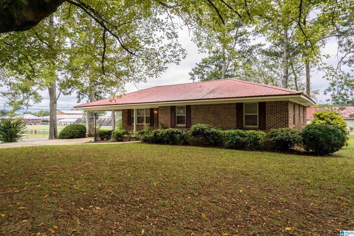 Property Photo: 460 Pineview Circle AL 35031