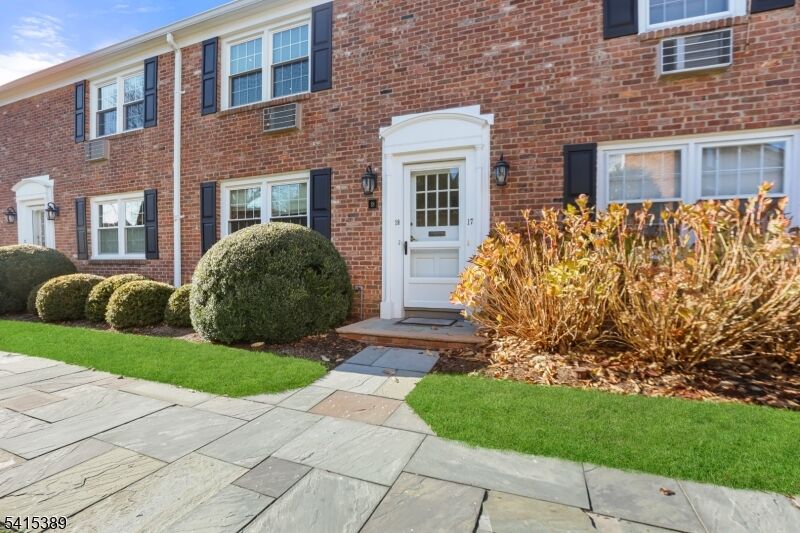 Property Photo:  68 New England Ave 18  NJ 07901 