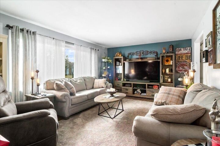 Property Photo:  1004 Village Court  IN 42420 