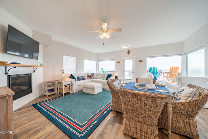 Property Photo: 5220 NW Jetty Avenue OR 97367