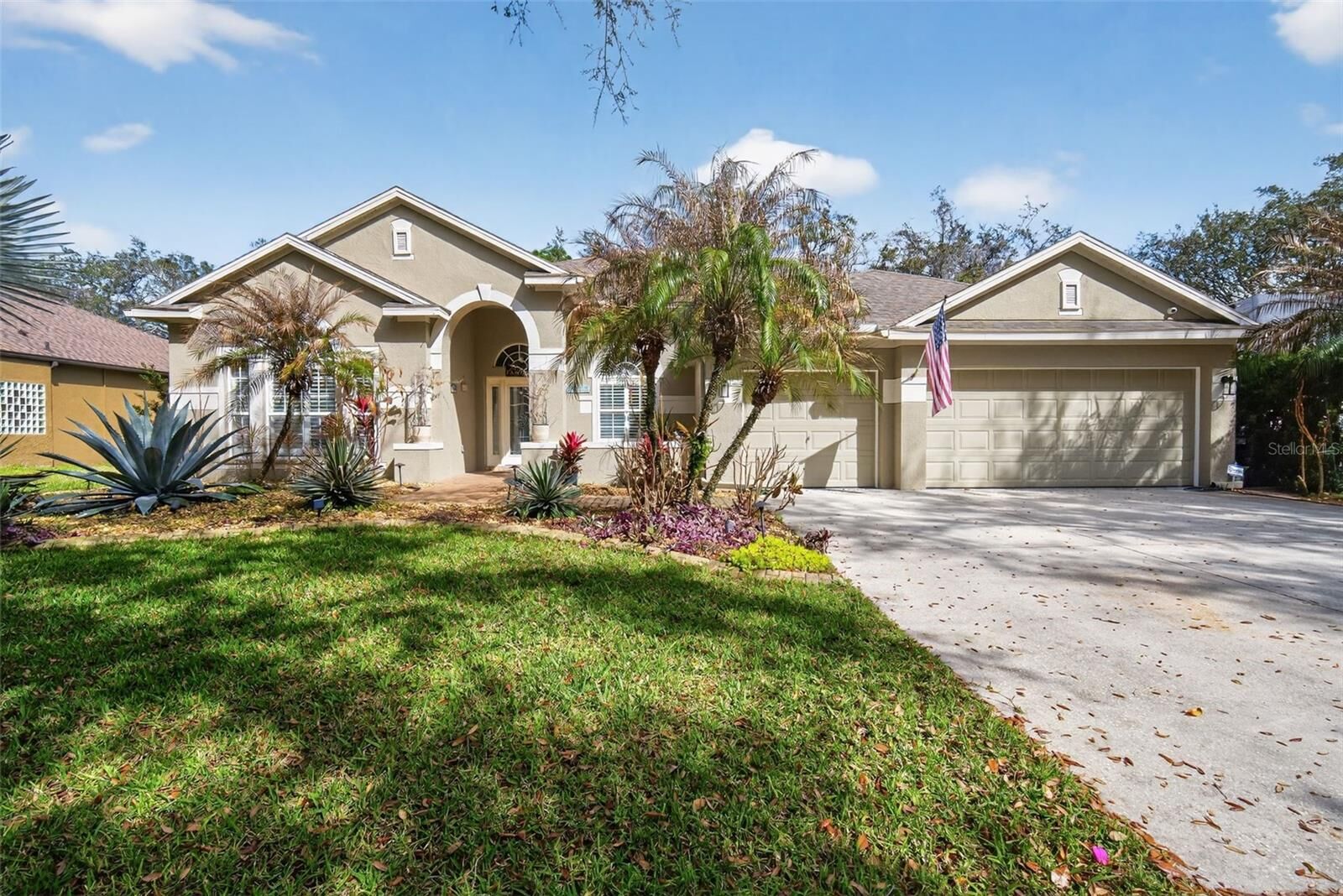 Property Photo: 15020 Eaglerise Drive FL 33547