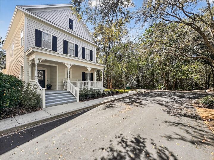 Property Photo:  916 Towhee Court  FL 34747 