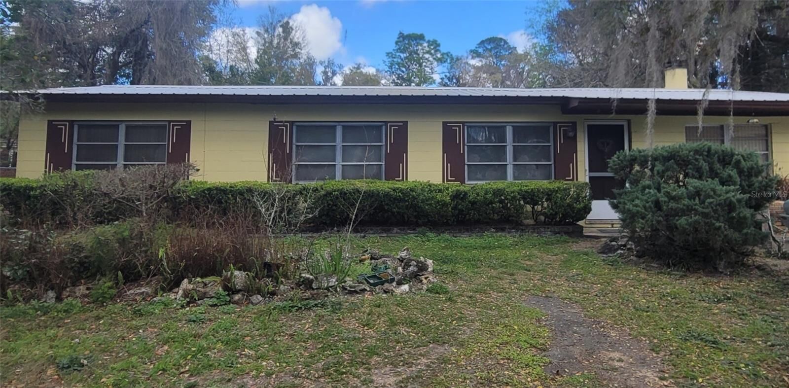 Property Photo:  1610 SE 25th Avenue  FL 32641 