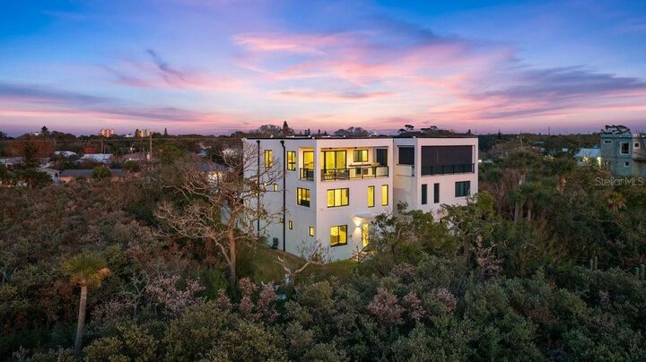 Property Photo:  552 S Peninsula Avenue  FL 32169 