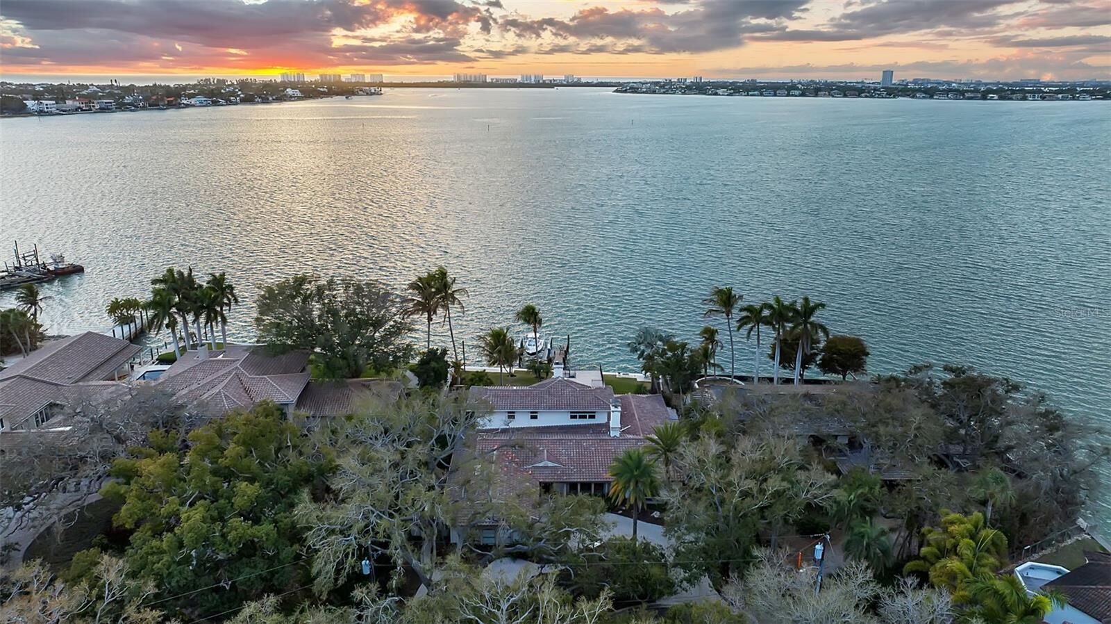 Property Photo:  1504 S Lodge Drive  FL 34239 