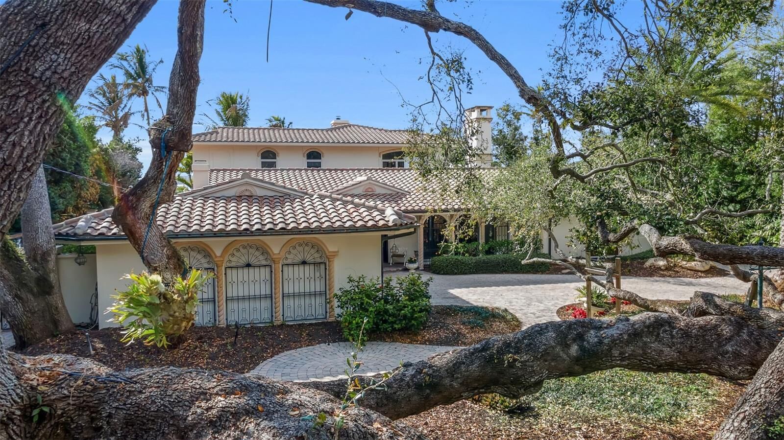 Property Photo:  1504 S Lodge Drive  FL 34239 