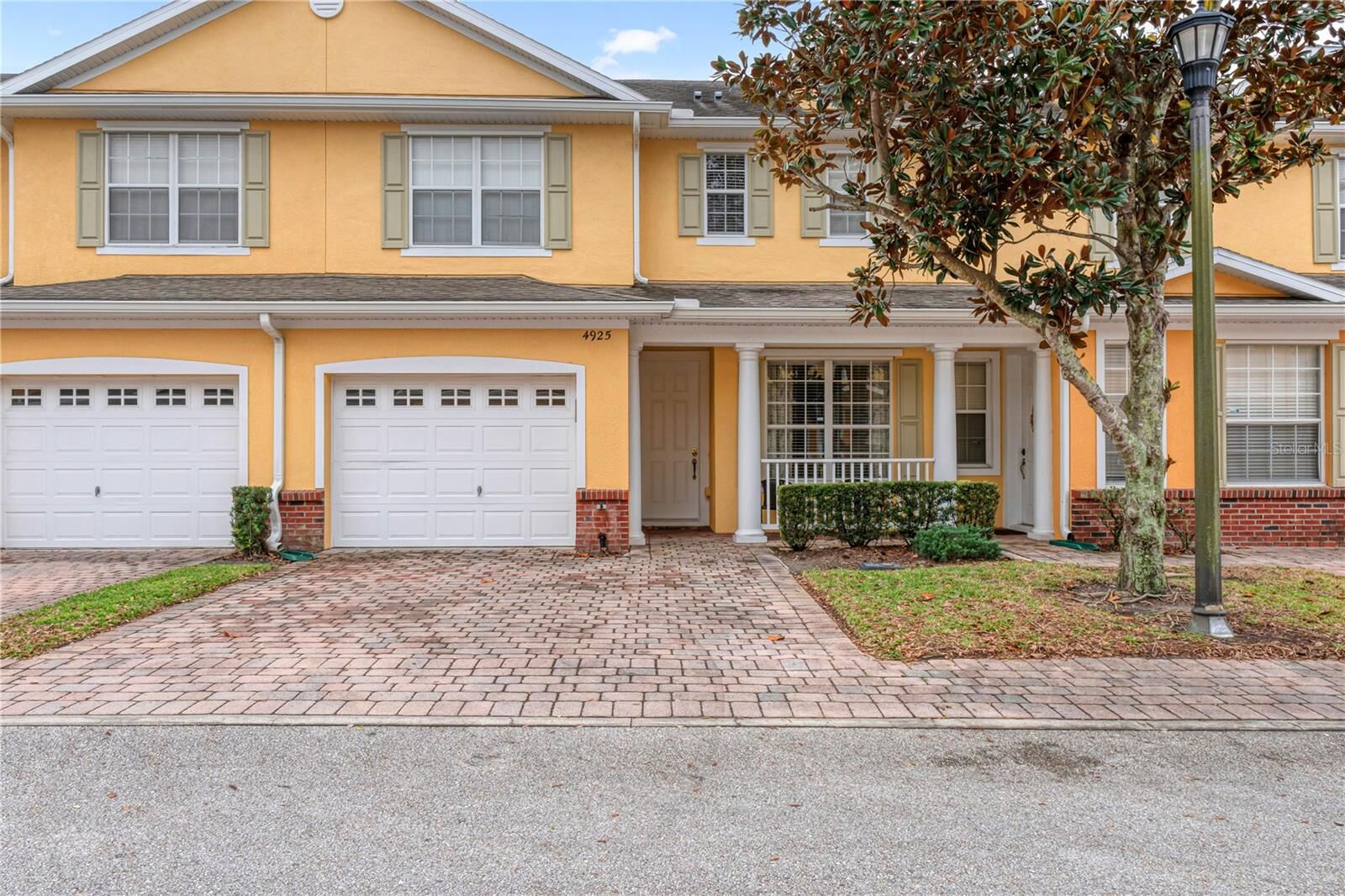 Property Photo:  4925 Poolside Drive  FL 34769 