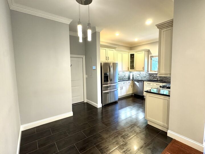 Property Photo:  1009 Arbor Court  IL 60056 